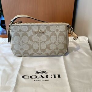 Coach Nolita 19 in signatures canvas